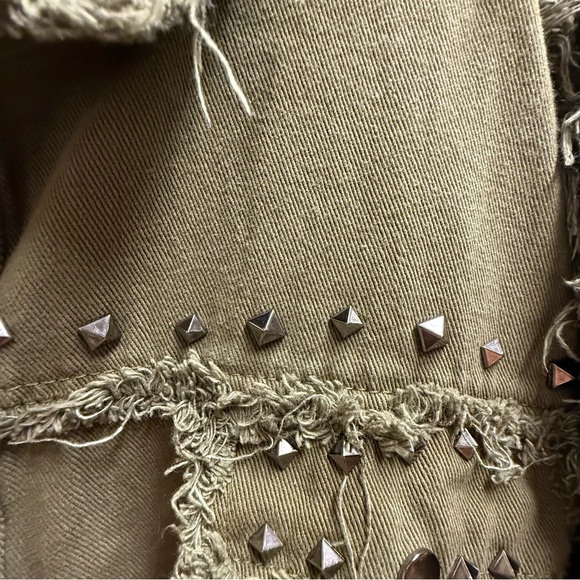 Blue B Collection Studded Distressed Jean Jacket Medium Excellent Condition - Picture 8 of 11